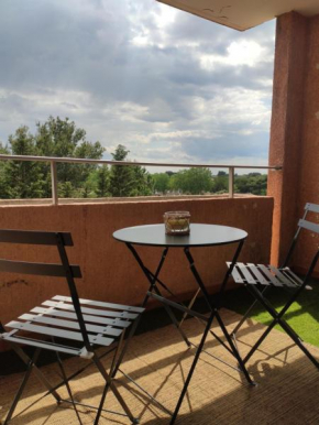 Studio calme et chaleureux, parking + terrasse